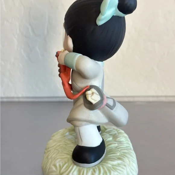 Precious Moments Disney Mulan & Mushu You Keep Me On Target 202032 (SB1505) - Picture 6 of 15